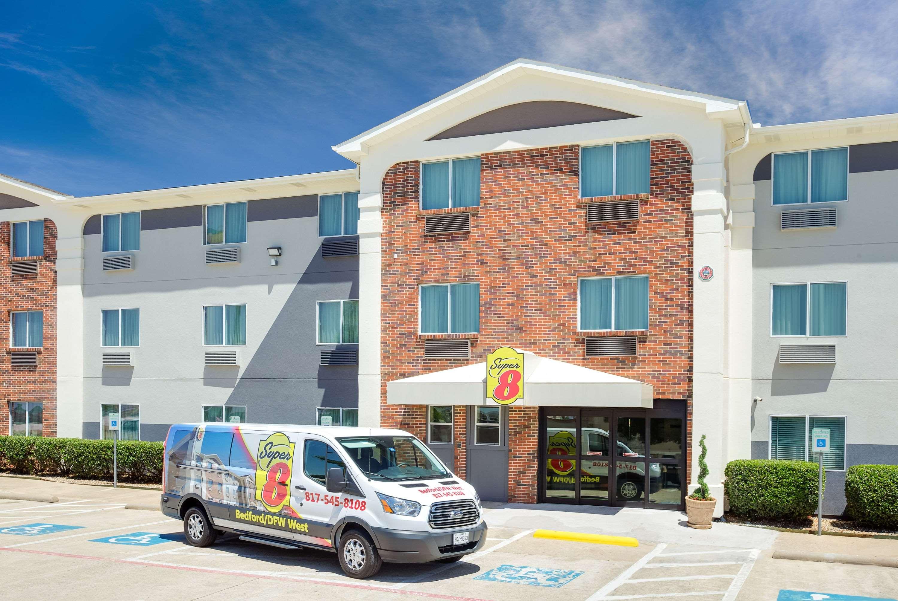 Super 8 By Wyndham Bedford Dfw Airport West Motell Exteriör bild