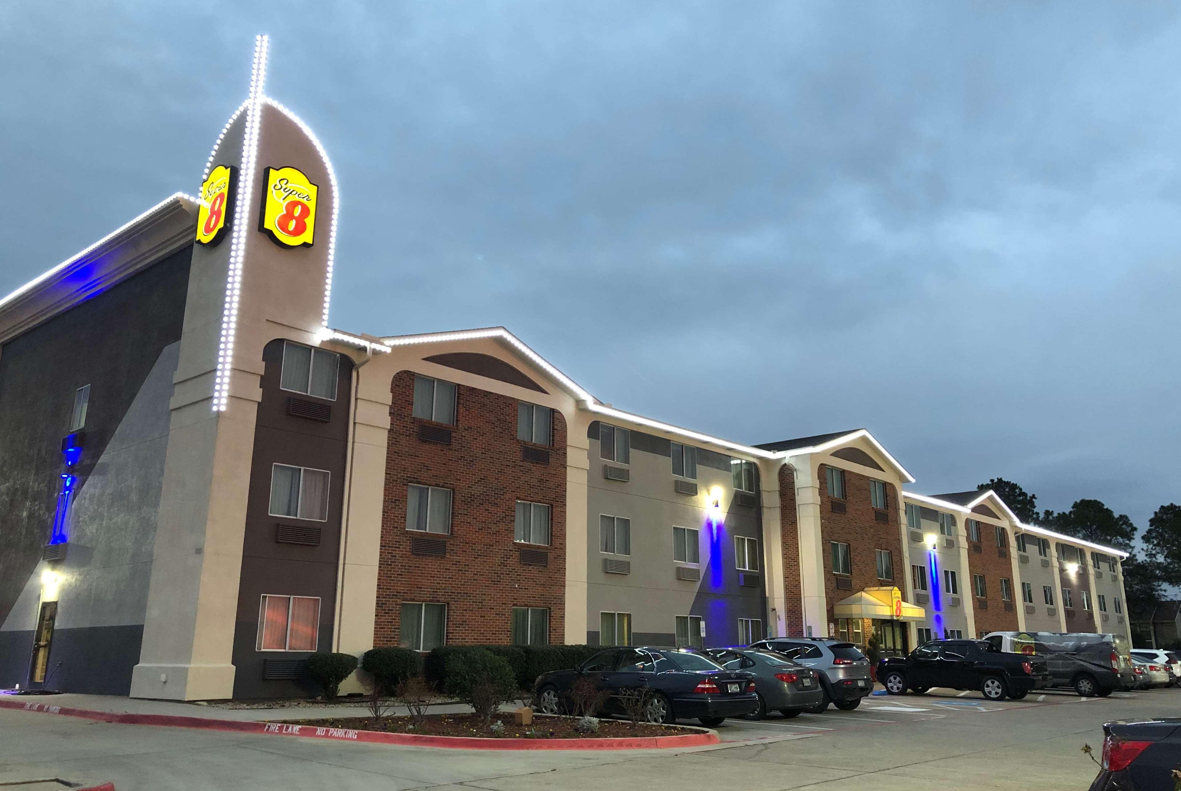 Super 8 By Wyndham Bedford Dfw Airport West Motell Exteriör bild