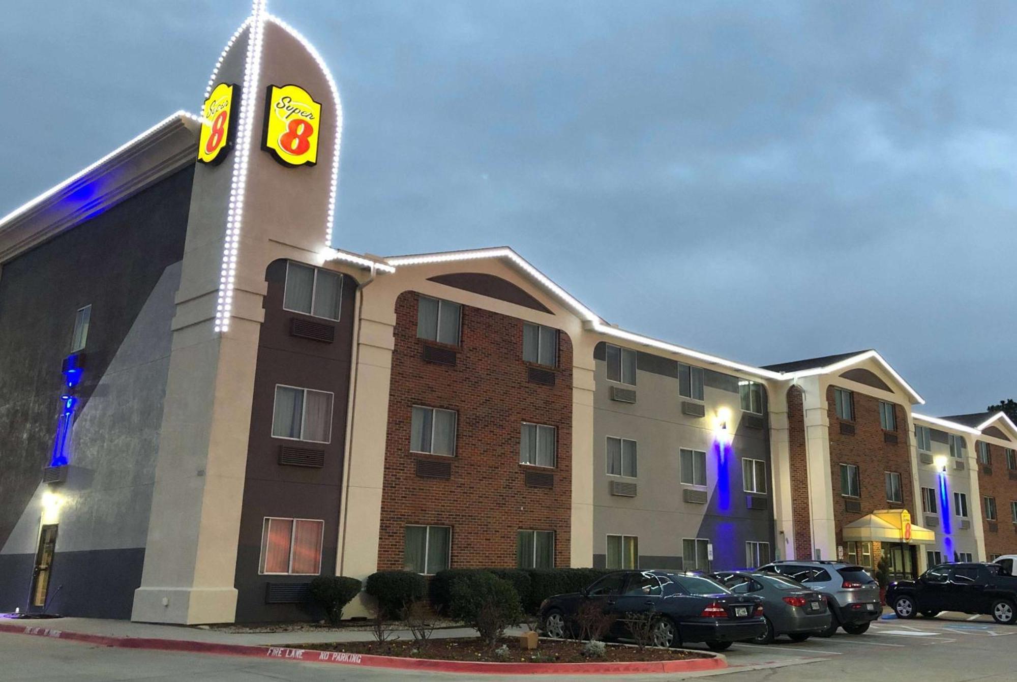 Super 8 By Wyndham Bedford Dfw Airport West Motell Exteriör bild