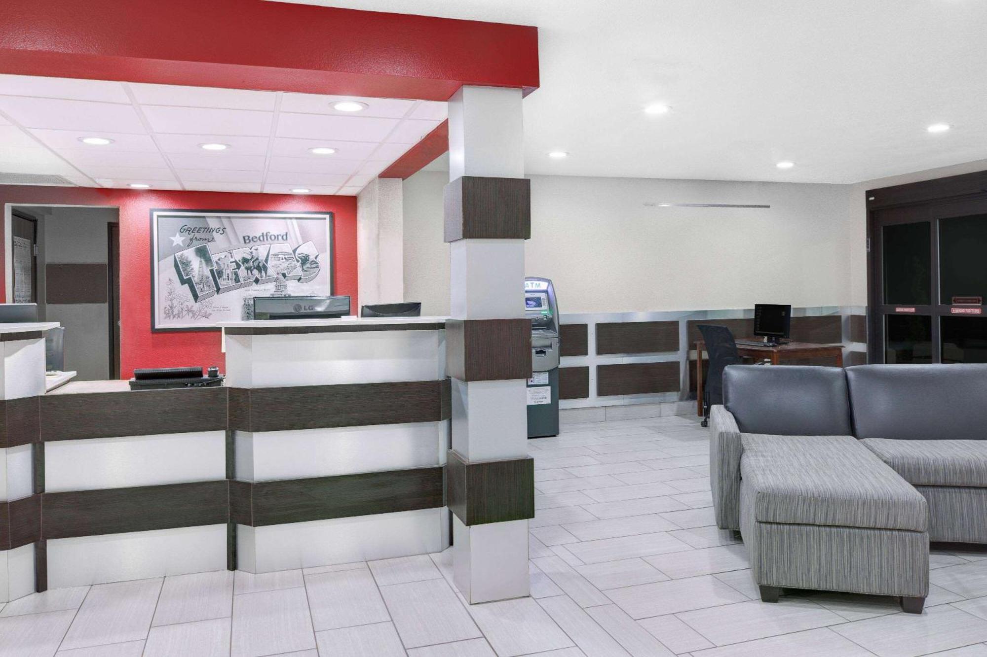 Super 8 By Wyndham Bedford Dfw Airport West Motell Exteriör bild