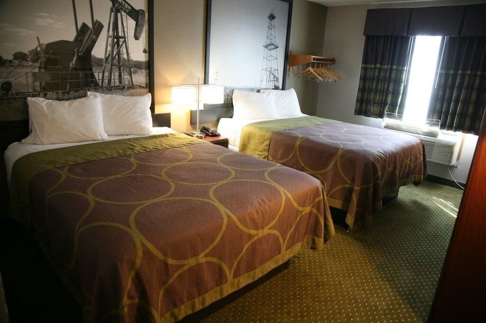 Super 8 By Wyndham Bedford Dfw Airport West Motell Exteriör bild